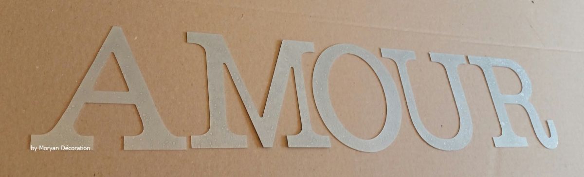 Carta decorativa em zinco LOVE 20 cm