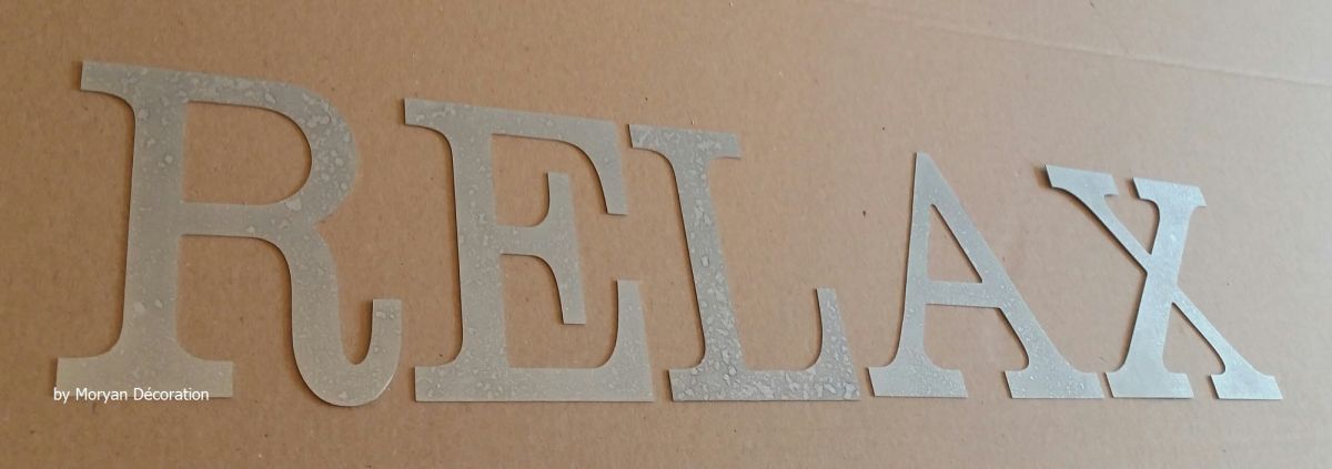 Letra decorativa de zinco RELAX 10 cm