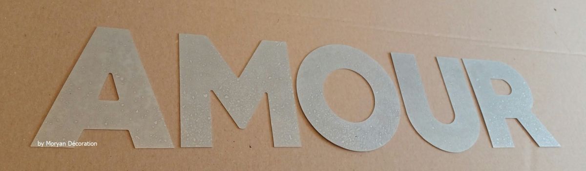 Carta decorativa em zinco LOVE 20 cm
