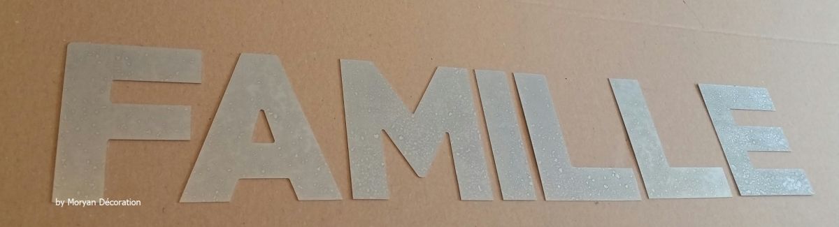 Carta decorativa de zinco FAMILIAR 30 cm