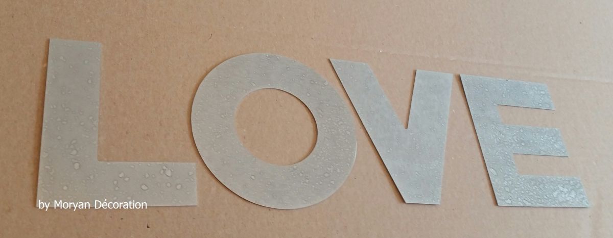 Carta decorativa de zinco LOVE 20 cm