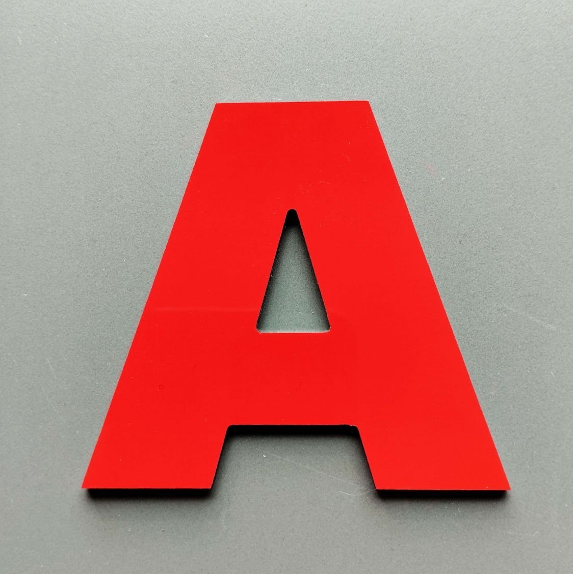Cor da letra metálica ARIAL PRETO