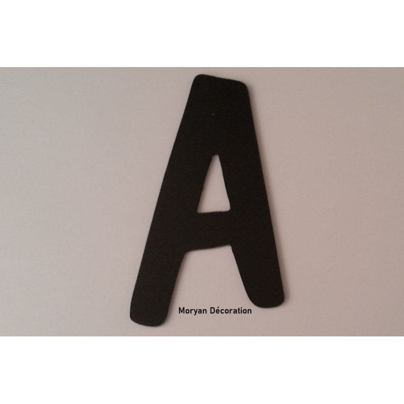 Letra plástica PVC preto DOM CASUAL