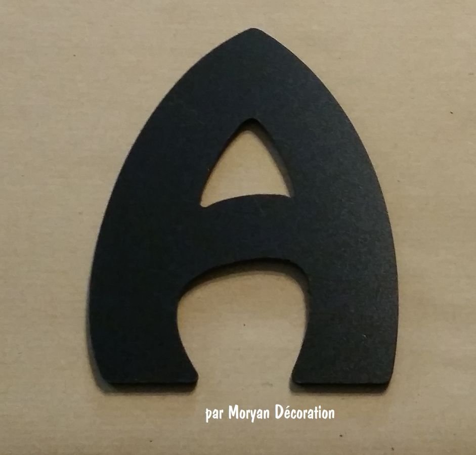 Letra plástica PVC preto HARLEQUIN