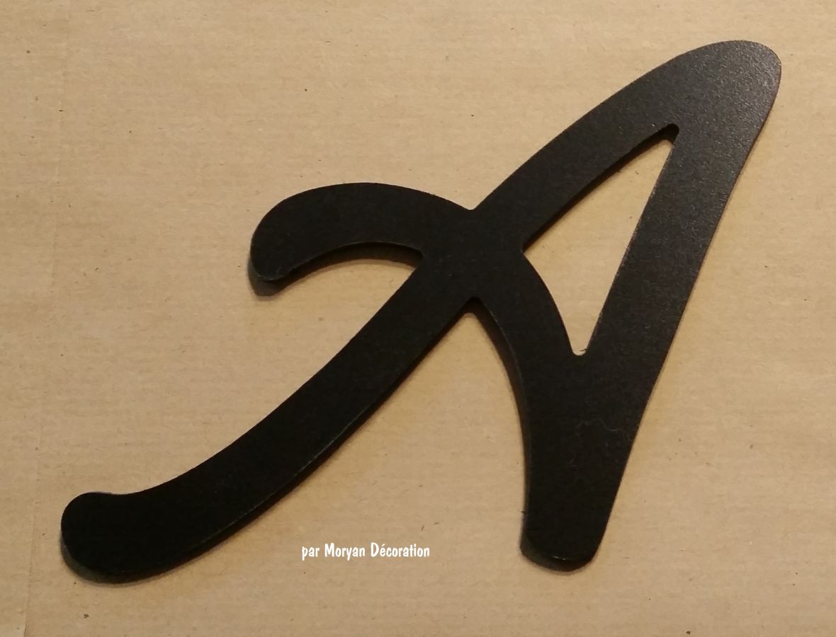 Letra plástica PVC preto LOMBRIZ