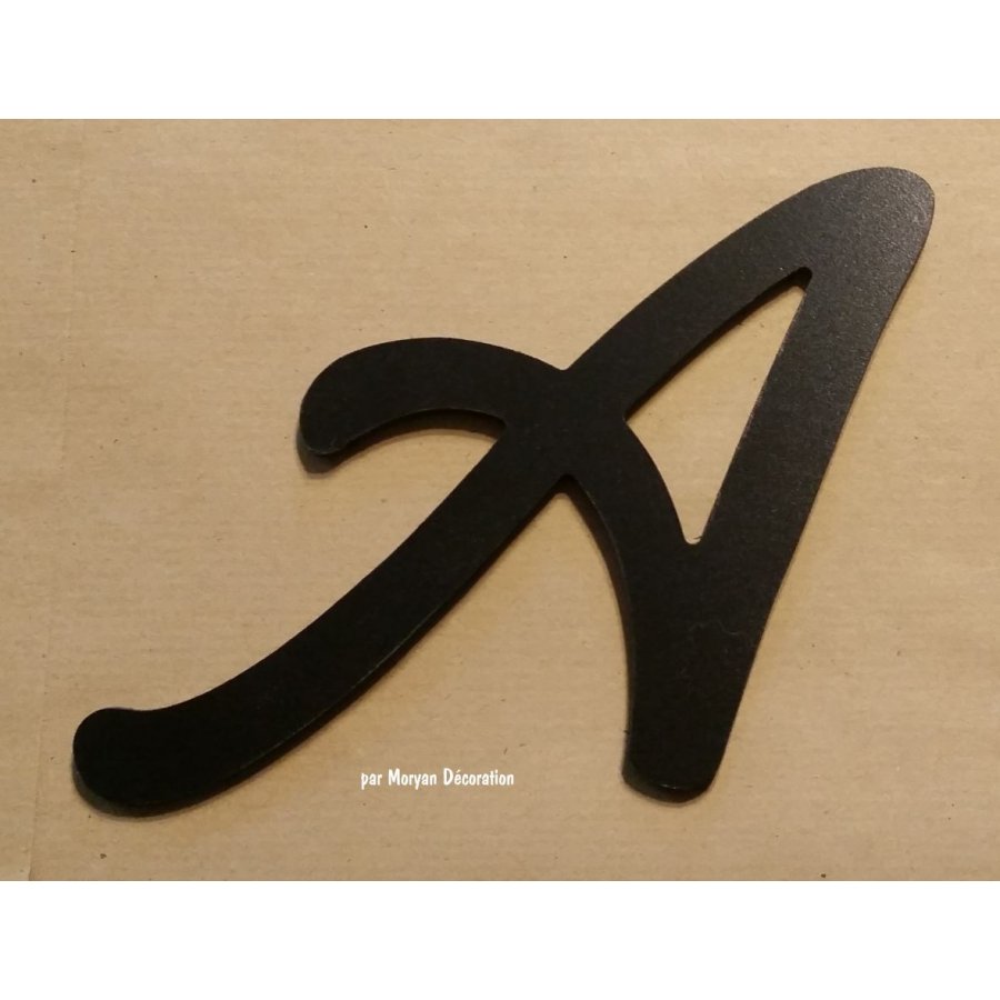 Letra plástica PVC preto LOMBRIZ