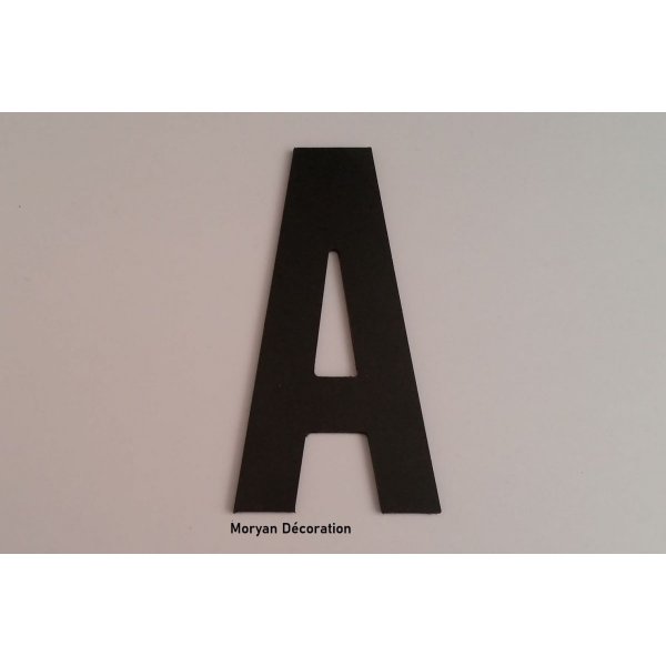 Letra plástica PVC preto BATON
