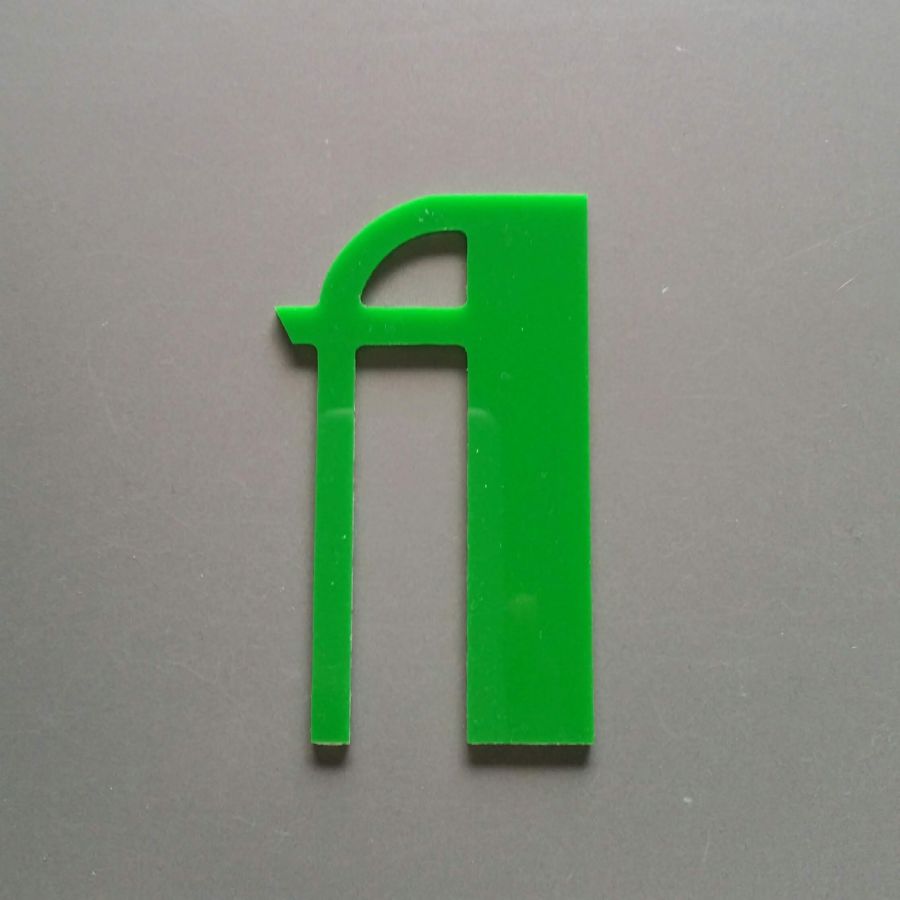 Carta em plexiglass colorido