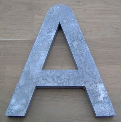 Carta em relevo 3D em zinco DIGITAL SANS