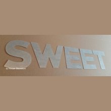 Letra decorativa de zinco SWEET 20 cm